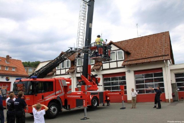 2011-06-16 -64- Vorfuehrung Hubrettungsfahrzeuge